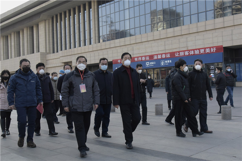 2020.0203崔永斌到“兩站一場”督導檢查 環(huán)境整治和預防消毒工作1.jpg