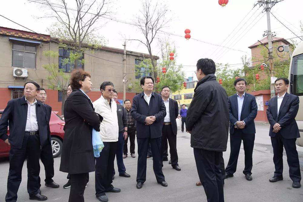 市人大常委會組織部分全國、省、市三級人大代表進行大氣污染防治重點視察4.jpg